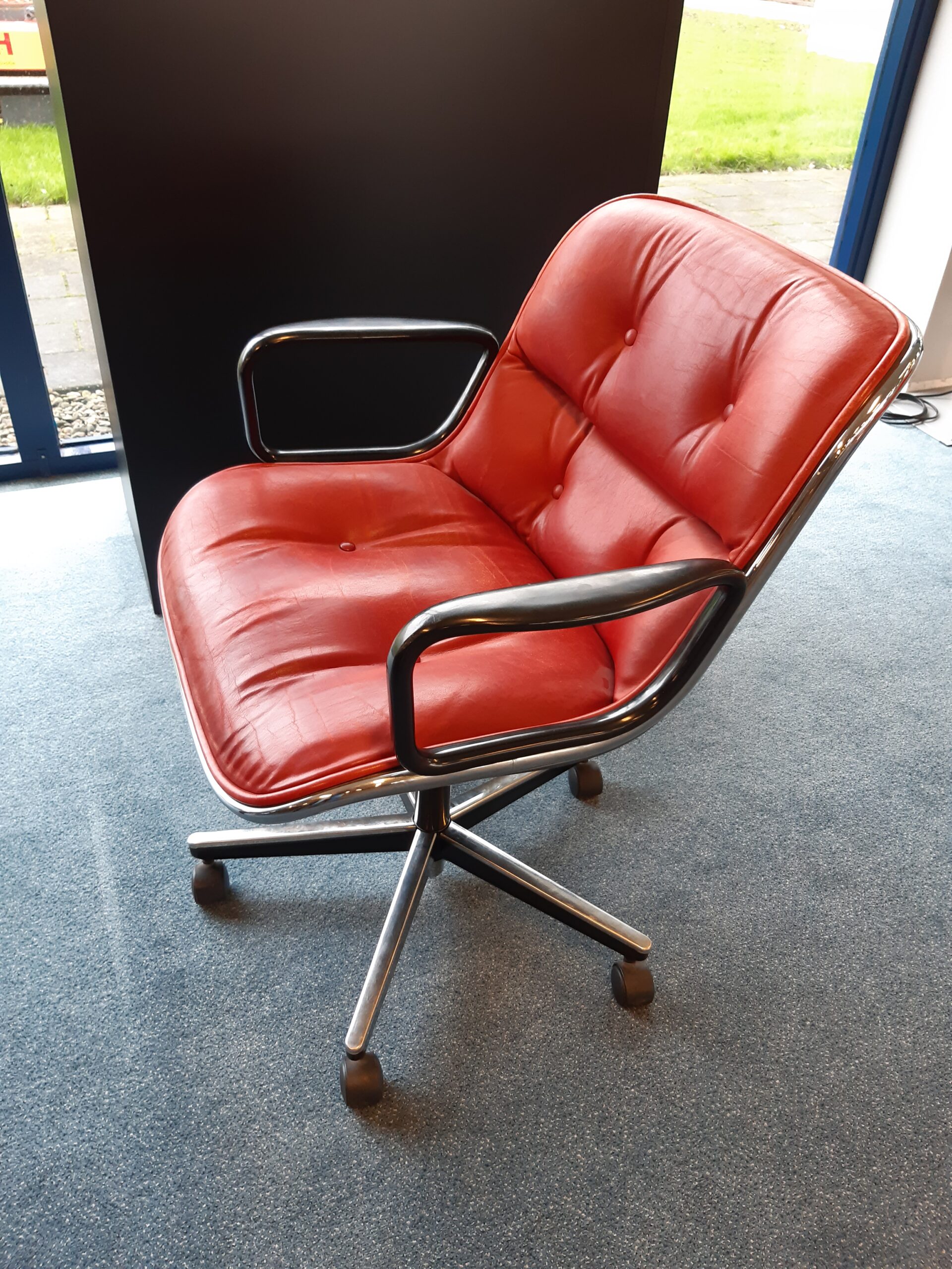 charles pollock chair 5472